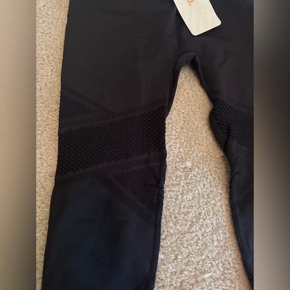 NWT Fabletics leggings size small - Picture 2 of 7